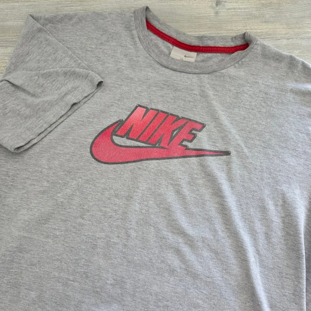 Vintage Nike T-Shirt Grey Graphic Logo Swoosh Short Sleeve Mens XL Y2K